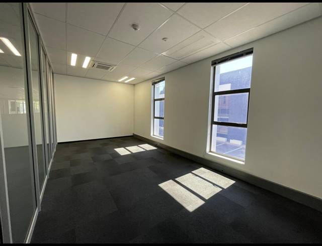 1,006M² OFFICE TO LET IN BRYANSTON